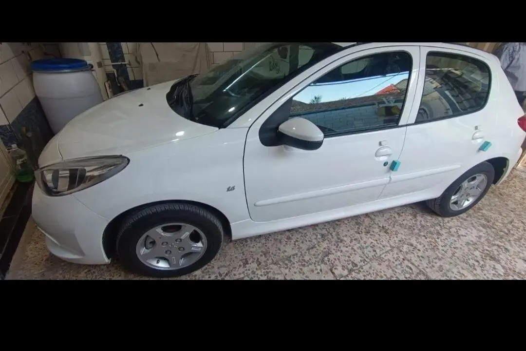 پژو،  207