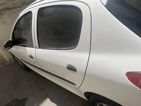 پژو، 206