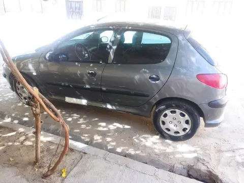 پژو، 206