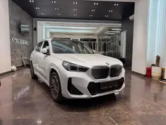 ب ام و، iX1
