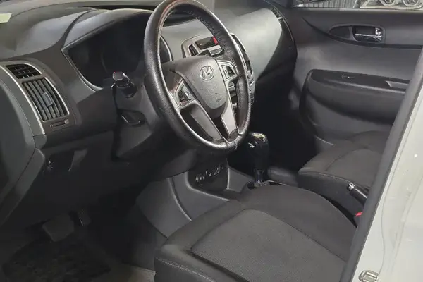 هیوندای  i20