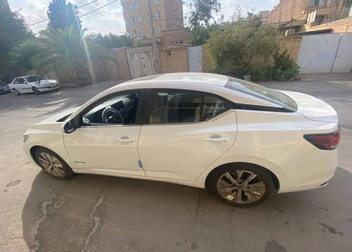 نیسان،  سیلفی
