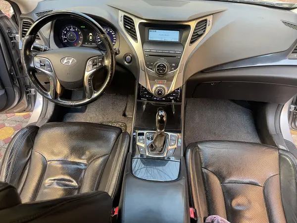 هیوندای، آزرا (گرنجور)