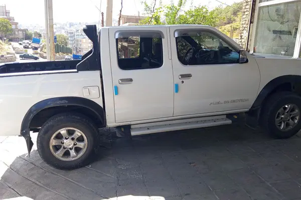 نیسان، پیکاپ دو کابین