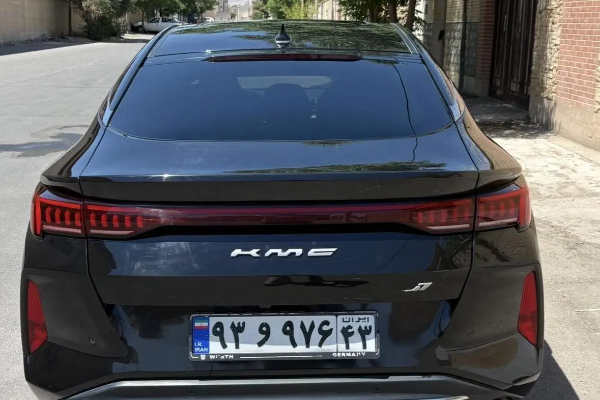 کی ام سی،  J7