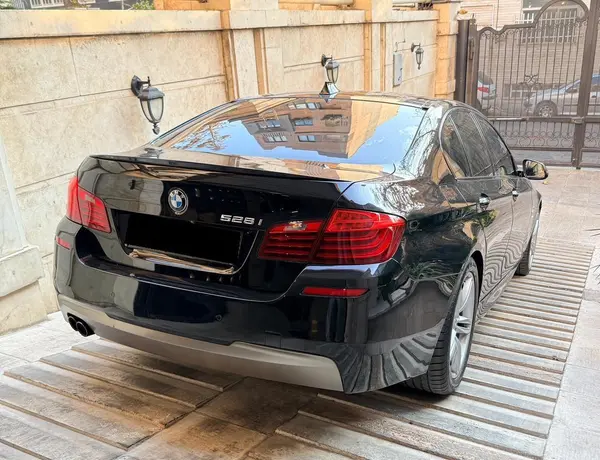 ب ام و، سری 5 سدان