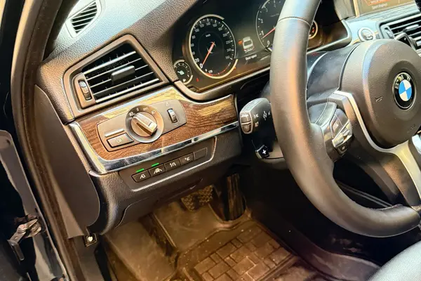 ب ام و، سری 5 سدان