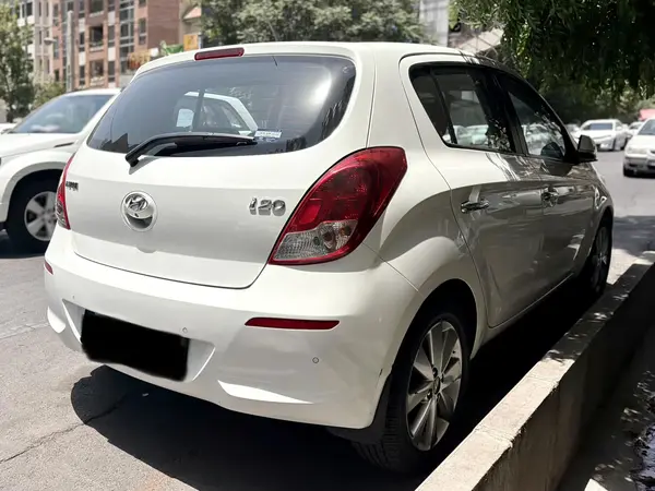 هیوندای  i20