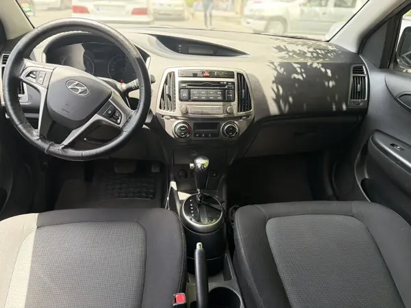 هیوندای  i20