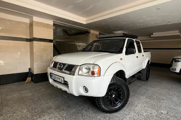 نیسان، پیکاپ دو کابین