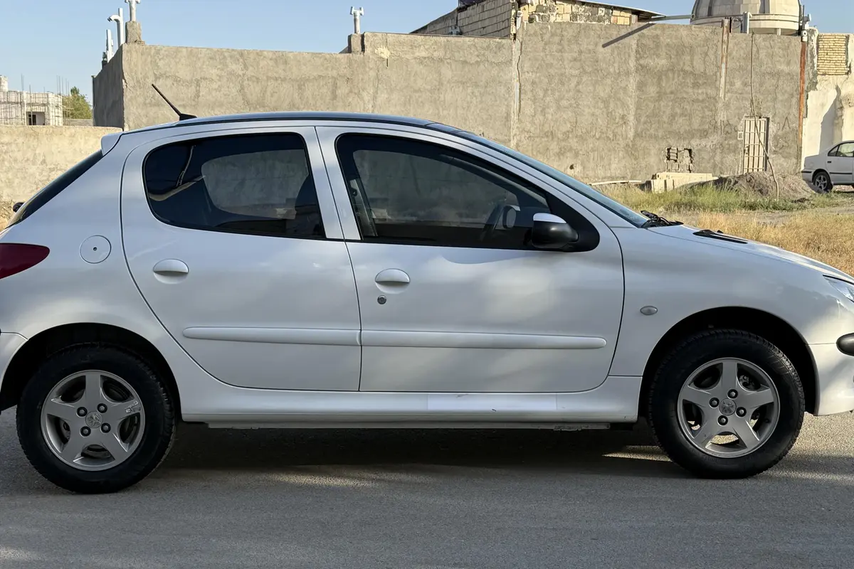 پژو،  206