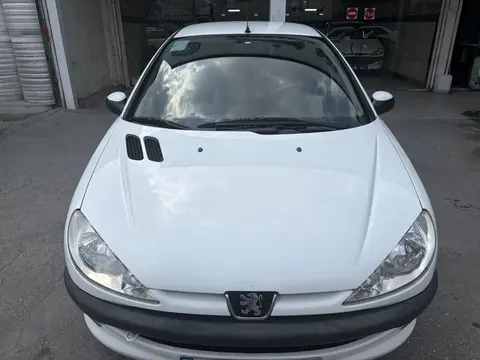 پژو، 206