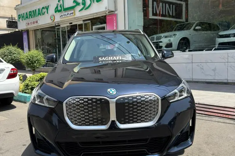 ب ام و  iX1