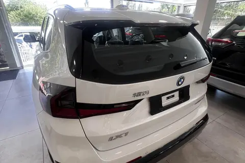ب ام و، iX1