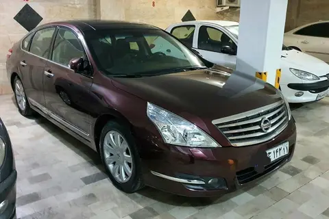نیسان، تی ینا