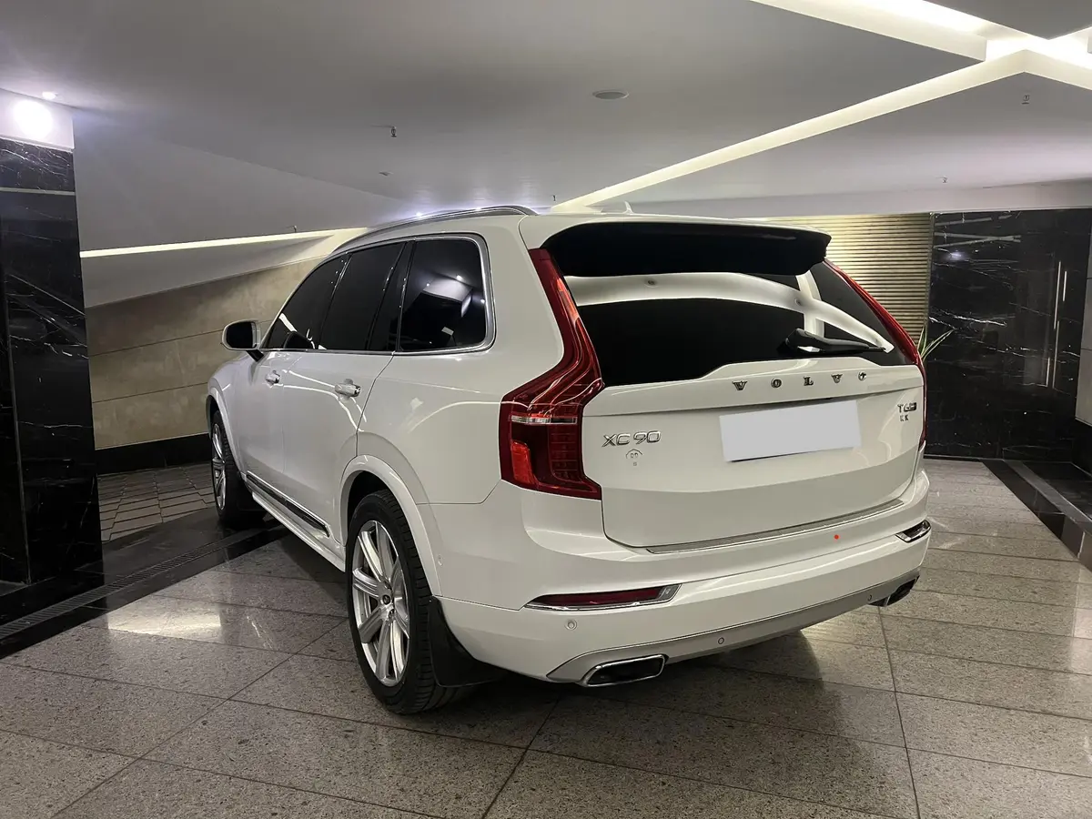ولوو،  XC90