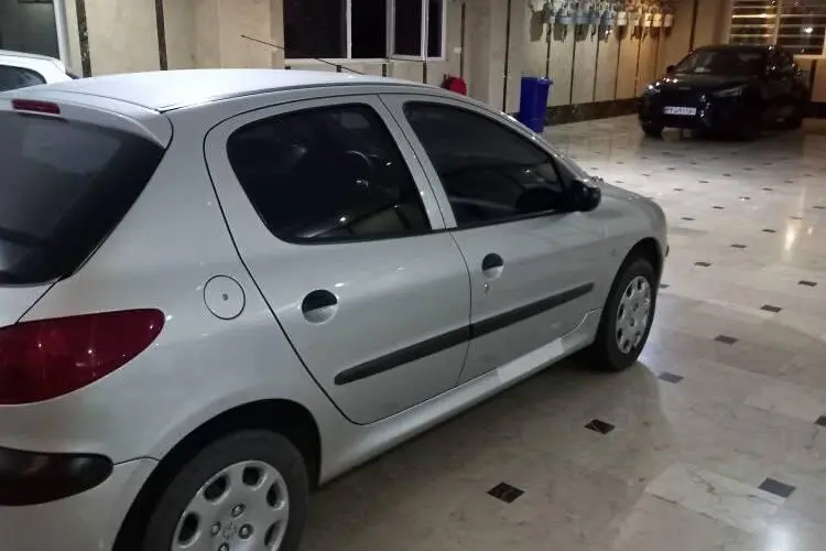 پژو،  206