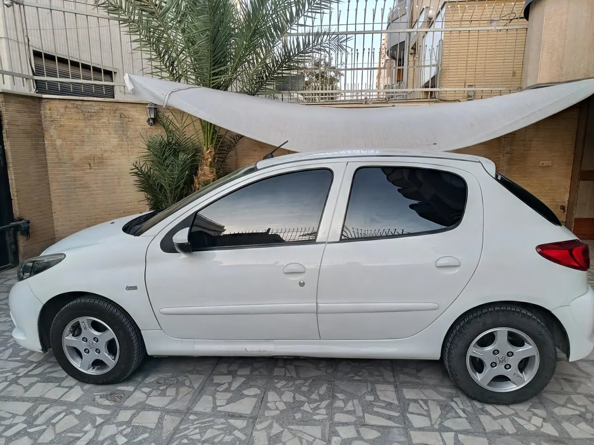 پژو،  207