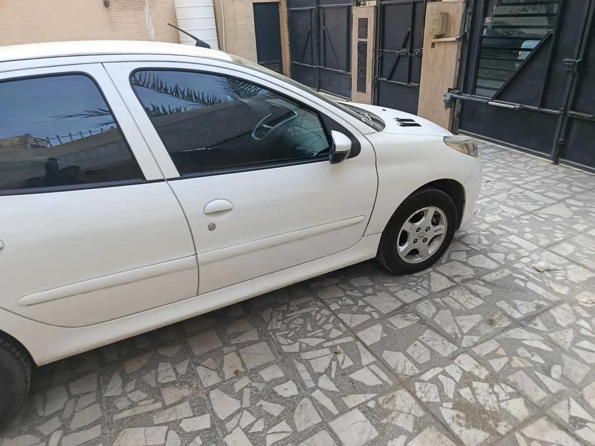 پژو،  207