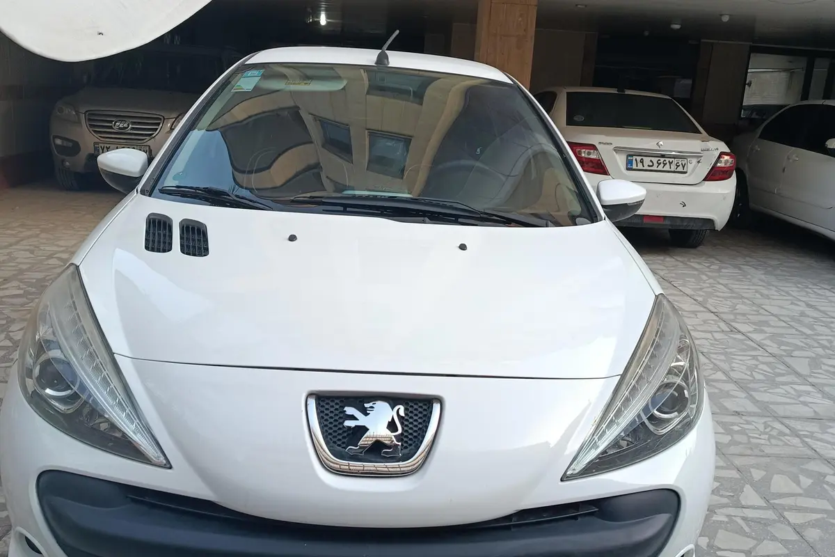 پژو،  207