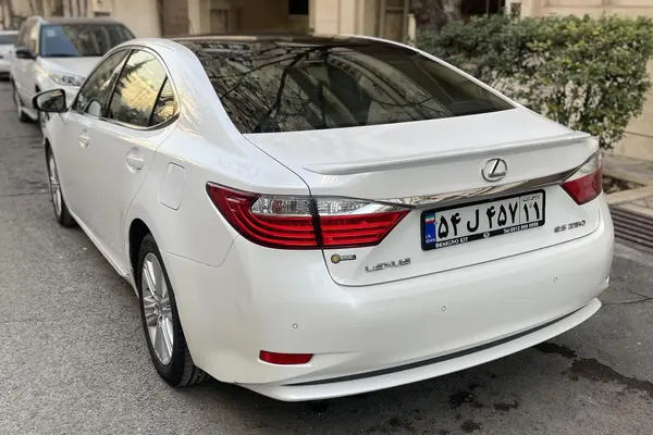 لکسوس، ES