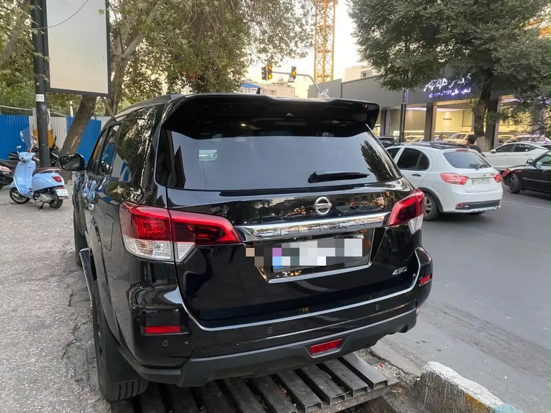 نیسان،  ترا