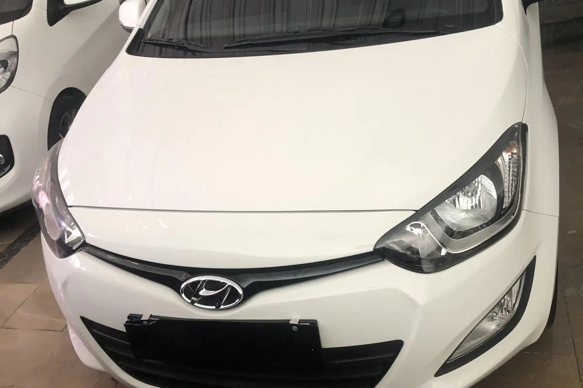 هیوندای  i20