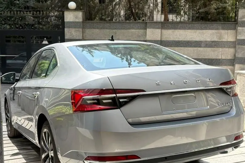 اشکودا،  سوپرب