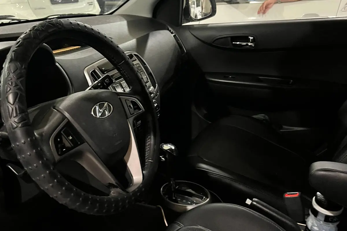 هیوندای  i20