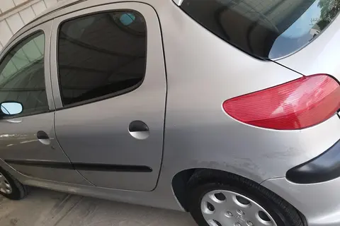 پژو، 206