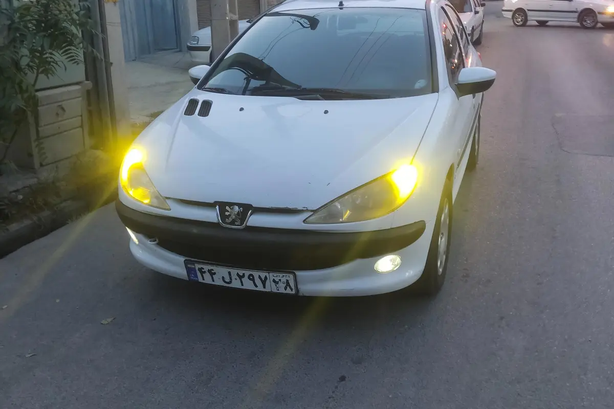 پژو،  206