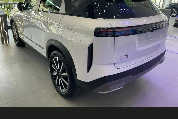 لوکانو،  L7