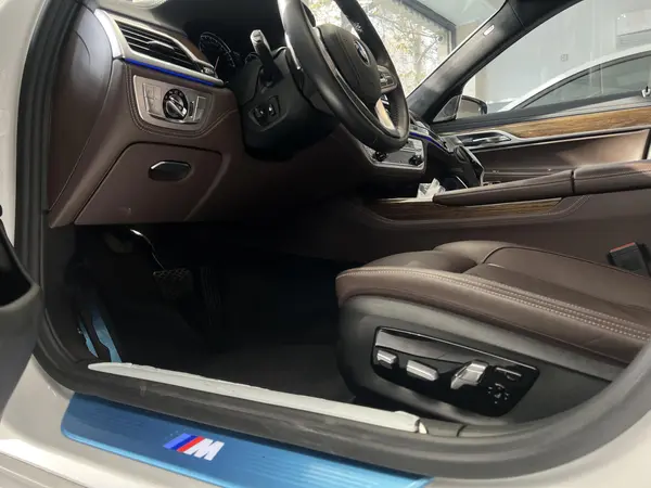 ب ام و، سری 7