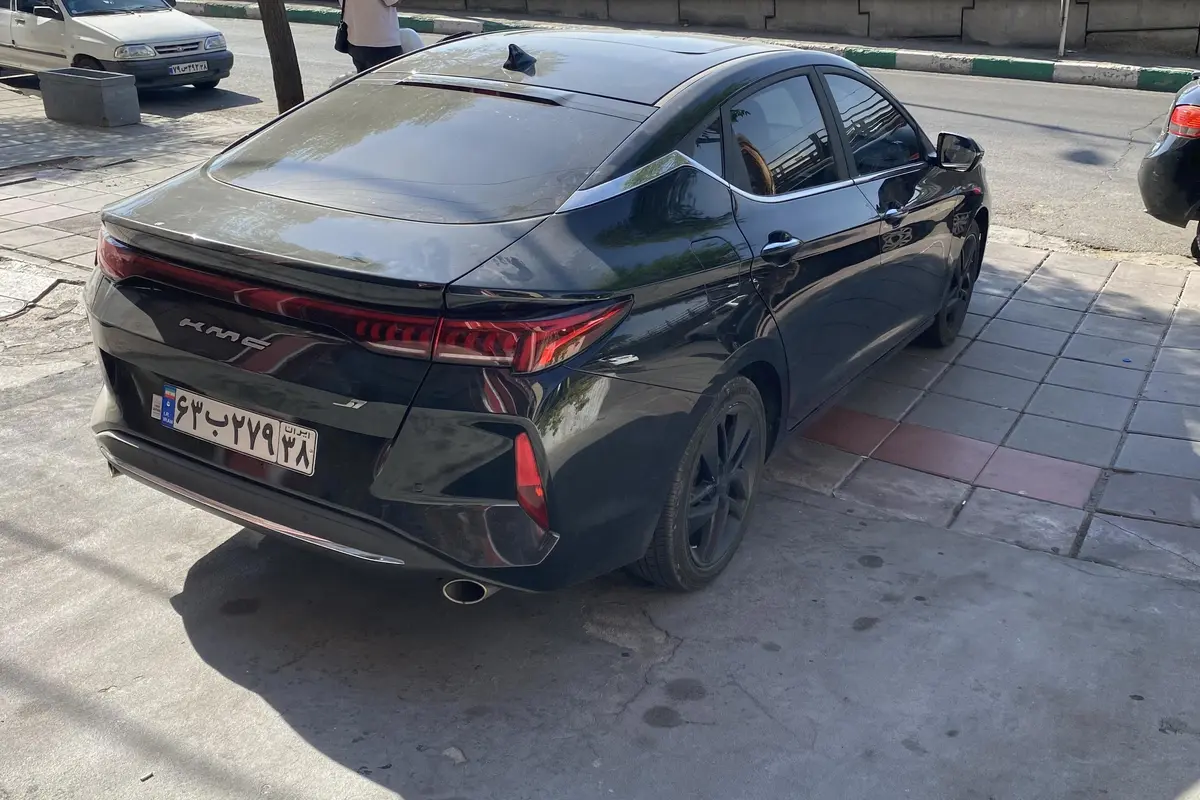 کی ام سی،  J7