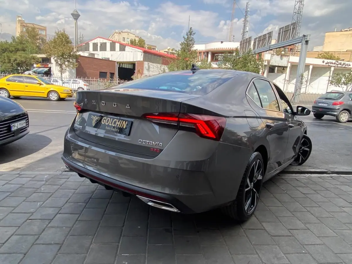 اشکودا،  اوکتاویا پرو