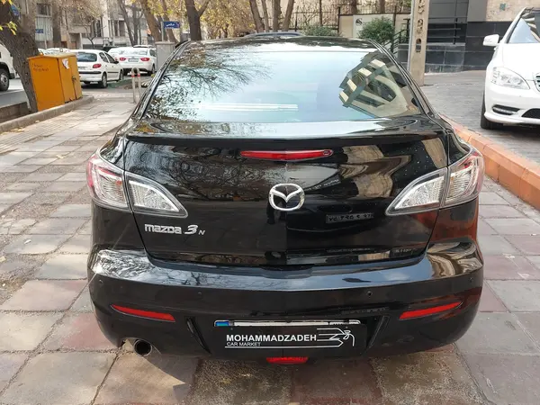 مزدا، 3 نیو صندوق دار