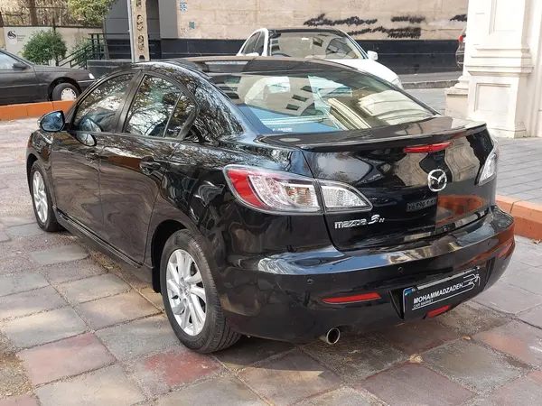 مزدا، 3 نیو صندوق دار