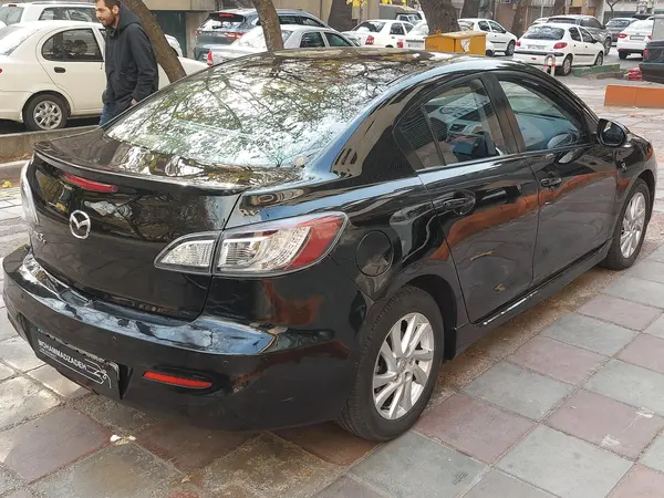 مزدا، 3 نیو صندوق دار