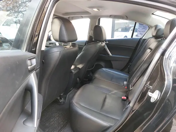 مزدا، 3 نیو صندوق دار