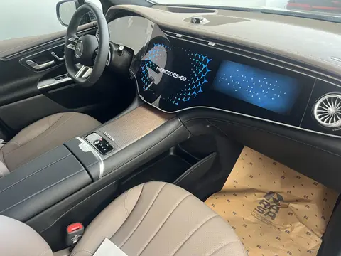 بنز، EQE SUV