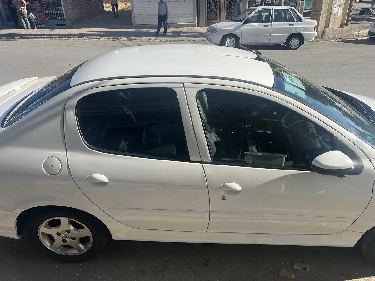 پژو،  207 صندوقدار