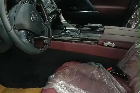 لکسوس،  LX