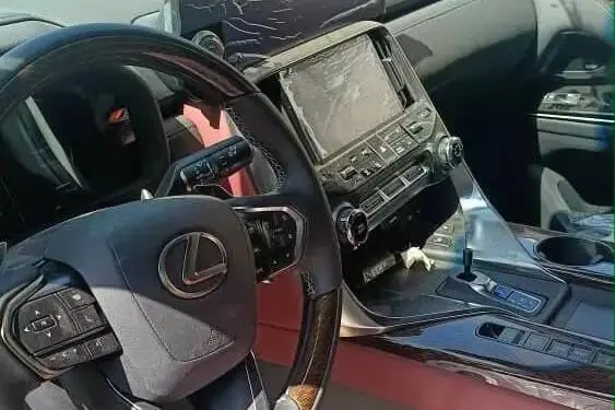 لکسوس،  LX