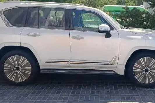 لکسوس،  LX