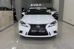 لکسوس، IS
