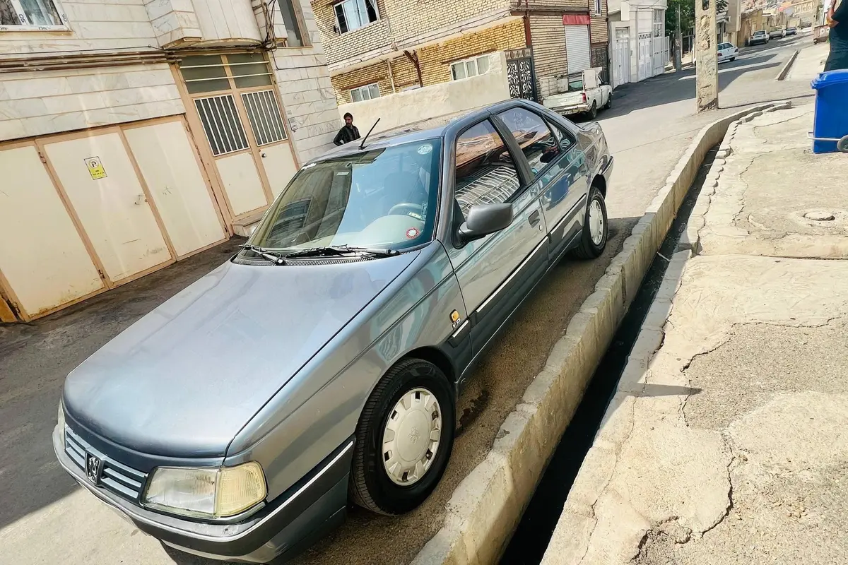 پژو،  405