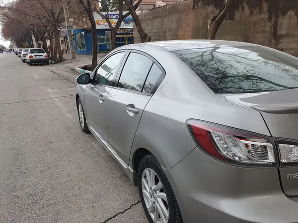 مزدا، 3 نیو صندوق دار