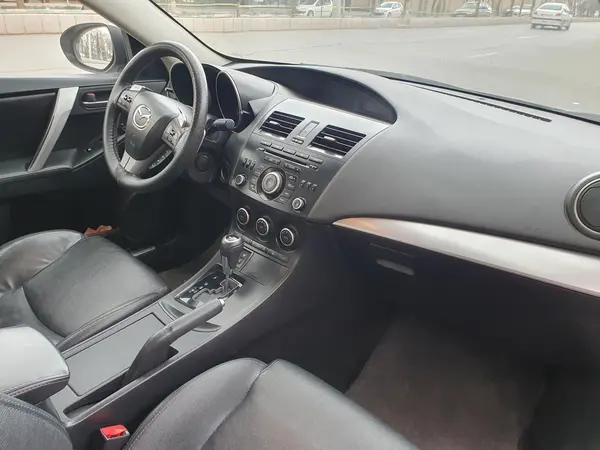 مزدا، 3 نیو صندوق دار