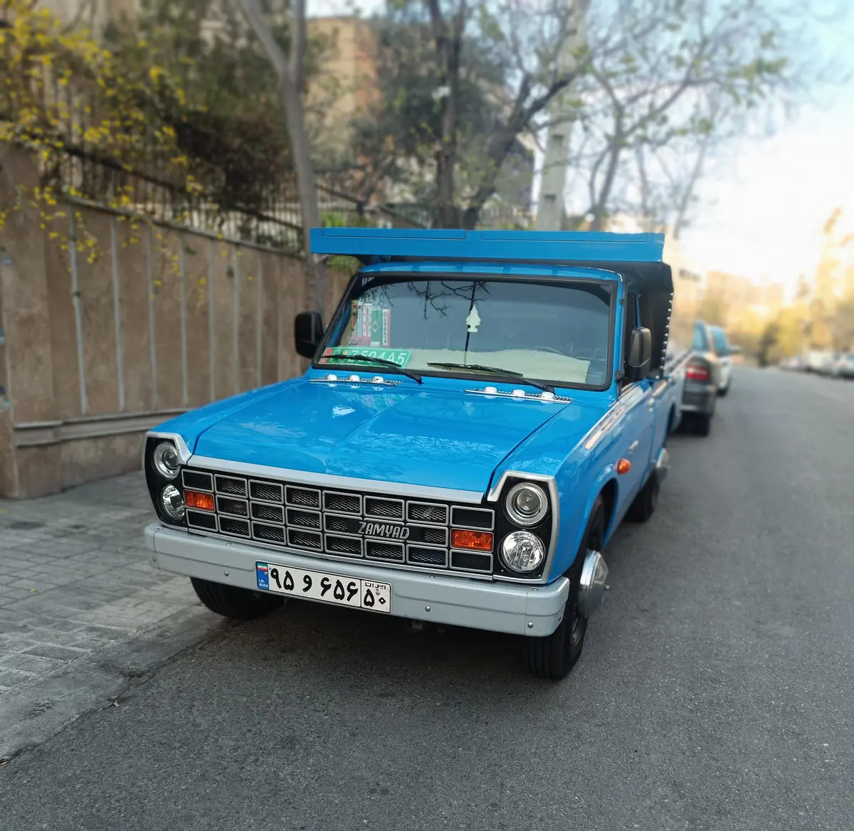 زامیاد،  وانت نیسان