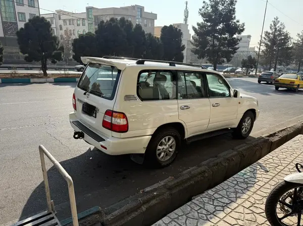 تویوتا، لندکروز چهار در